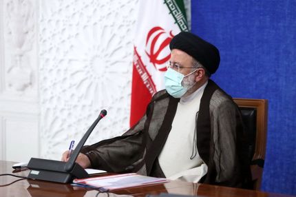تاکید بر هدایت نقدینگی از فعالیت‌های غیرمولد به فعالیت‌های تولیدی