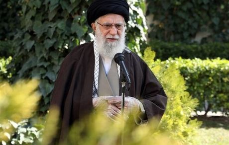 نظر رهبر انقلاب دربارۀ فاصله‌گذاری اجتماعی در نماز جماعت