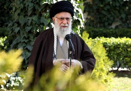 نظر رهبر انقلاب دربارۀ فاصله‌گذاری اجتماعی در نماز جماعت