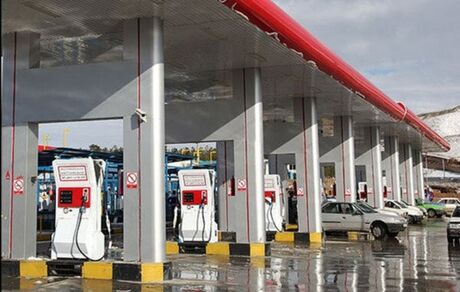 استفاده از کارت‌های سوخت جایگاهداران در میناب محدود شد