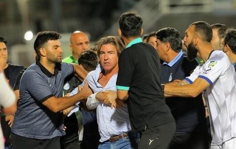 شکایت باشگاه گل گهر از سرمربی استقلال