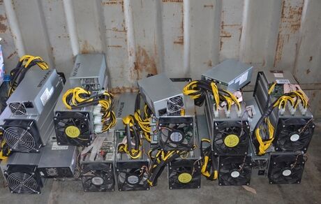 کشف و توقیف ۲۵ دستگاه ماینر غیرقانونی در یک حمام قدیمی و متروکه در قم