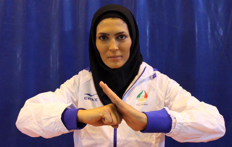 
الهه منصوریان‌: تمدید کنم یک‌سال حق خروج ندارم
