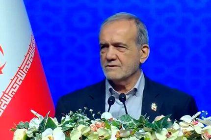 پزشکیان: از حقوق من ماهیانه ۵ میلیون تومان برای ساخت مدرسه صرف کنید / تمام امید دشمن، ایران ضعیف شده است