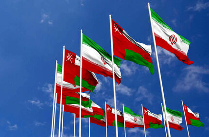 امضای سند چارچوب همکاری بلندمدت سیاسی بین ایران و عمان و حداقل ۱۴ سند همکاری با عمان در سفر رئیس جمهور
