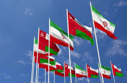 امضای سند چارچوب همکاری بلندمدت سیاسی بین ایران و عمان و حداقل ۱۴ سند همکاری با عمان در سفر رئیس جمهور