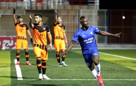 گادوین منشا با سه تیم مقابل استقلال 