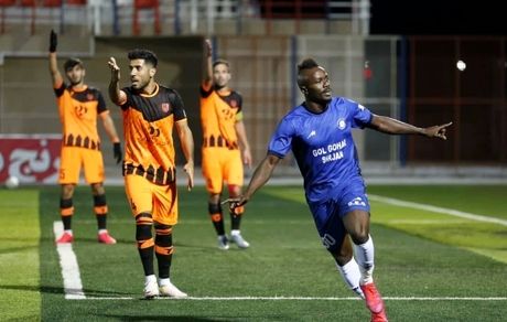 گادوین منشا با سه تیم مقابل استقلال 