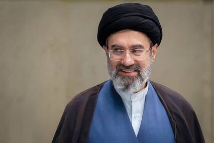 رهبر انقلاب در پیام نوروزی: سال ۱۴۰۵ سال اقتصاد مقاومتی در سایه وحدت ملی و امنیت ملی است

