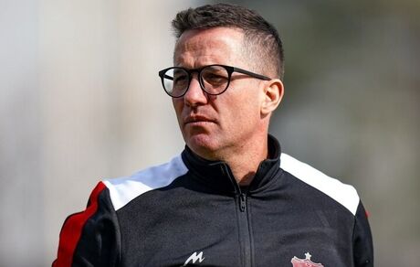 سرمربی پرسپولیس: بی‌صبرانه منتظر بازگشت به ایران هستم
