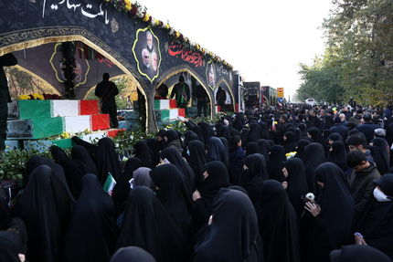 ۳۰۰ شهید گمنام دفاع مقدس در سراسر کشور تشییع شد