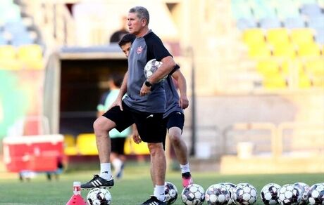 سرمربی تیم فوتبال پرسپولیس وارد ایران شد