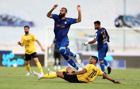 داور پنالتی استقلال را نگرفت / سرمربی آبی پوشان: سپاهان منتظر اشتباهات ما بود