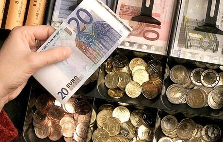با پیوستن کروواسی به یورو موافقت شد