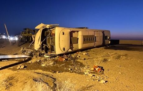 فوت یک کودک و ۲۳ مصدوم در حادثه واژگونی اتوبوس در محور قم کاشان