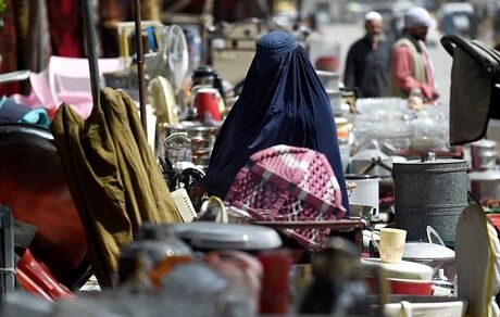 دامن‌گیر شدن فقر در افغانستان / مردم اثاث خود را می‌فروشند تا زنده بمانند