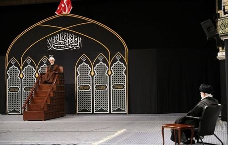اولین شب مراسم عزاداری حضرت اباعبدالله الحسین (ع) با حضور رهبر انقلاب برگزار شد