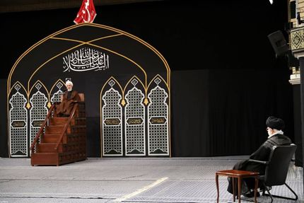 اولین شب مراسم عزاداری حضرت اباعبدالله الحسین (ع) با حضور رهبر انقلاب برگزار شد