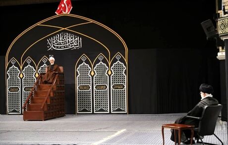 اولین شب مراسم عزاداری حضرت اباعبدالله الحسین (ع) با حضور رهبر انقلاب برگزار شد
