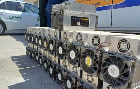 ده‌ها دستگاه ماینر غیرمجاز از یک خانه در اصفهان کشف و ضبط شد