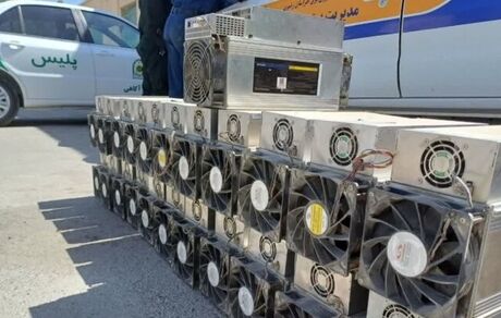 ده‌ها دستگاه ماینر غیرمجاز از یک خانه در اصفهان کشف و ضبط شد