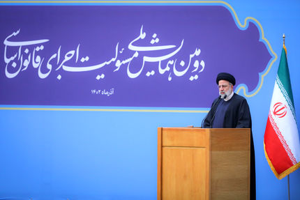 همه نیازهای انسان معاصر در قانون اساسی جمهوری اسلامی لحاظ شده است