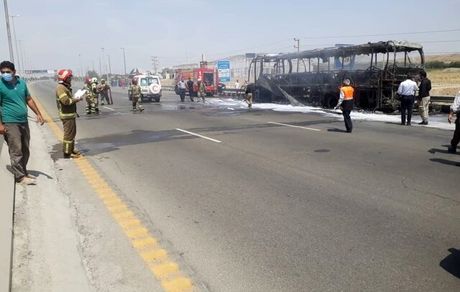 آتش گرفتن اتوبوس مسافربری در اتوبان قم - تهران