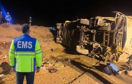 واژگونی یک اتوبوس در جاده نیشابور مشهد، ۲۸ مصدوم برجای گذاشت