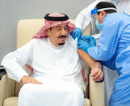 پادشاه عربستان واکسن کرونا زد