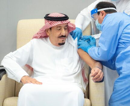 پادشاه عربستان واکسن کرونا زد