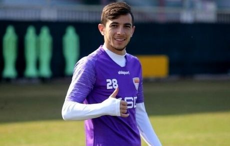 فرشاد احمدزاده استقلالی نشد و در فولاد ماند/ عکس