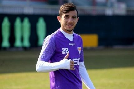 فرشاد احمدزاده استقلالی نشد و در فولاد ماند/ عکس