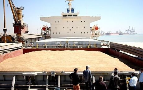 ۲ فروند کشتی اقیانوس‌پیما حامل گندم در بندر امام پهلو گرفت