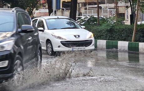 کمی بارندگی؛ ارومیه غرق در ترافیک، آب گرفتگی و قطع اینترنت