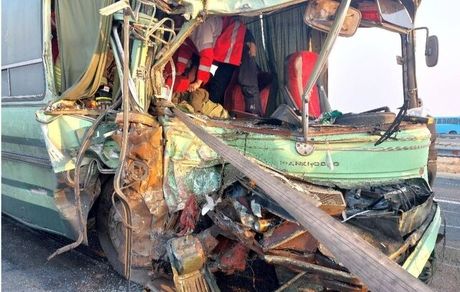 انحراف اتوبوس حامل دانش‌آموزان از جاده در قزوین