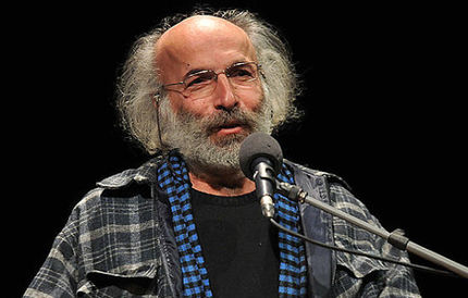 کیانوش عیاری: سینما گاهی به تماشاگر سیلی هم میزند