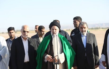 رئیس جمهور وارد اهواز شد / رئیسی: تلاش دولت جبران عقب ماندگی‌های استان خوزستان است