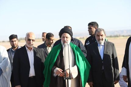رئیس جمهور وارد اهواز شد / رئیسی: تلاش دولت جبران عقب ماندگی‌های استان خوزستان است