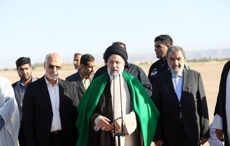 رئیس جمهور وارد اهواز شد / رئیسی: تلاش دولت جبران عقب ماندگی‌های استان خوزستان است