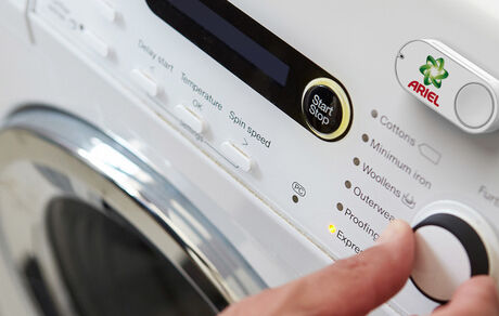ماشین لباسشویی عجیب LG با مصرف ماهانه ۱۱۰ گیگابایت اینترنت!