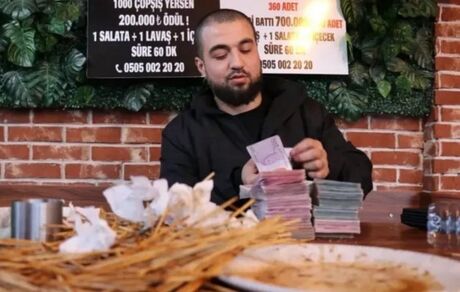 مرد ترک ۳۶۰ سیخ کباب خورد و برنده جایزه شد
