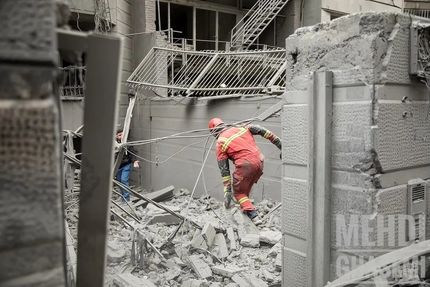 نجات ۳۰۰ نفر از ساختمان‌های آسیب دیده تهران توسط آتش نشانی