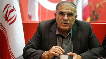 
یک ایرانی در حال خیانت به باشگاه استقلال است
