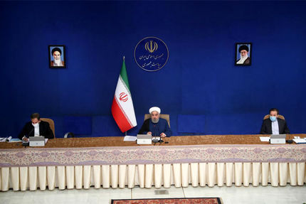 روحانی: دولت ناچار است با تعطیلی فراگیر، مانع پیشروی ویروس مخرب کرونا شود