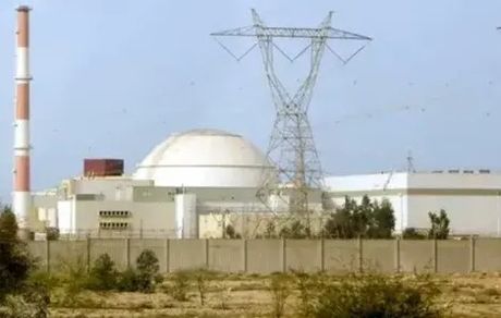 اصابت پرتابه دشمن به نزدیکی نیروگاه اتمی بوشهر