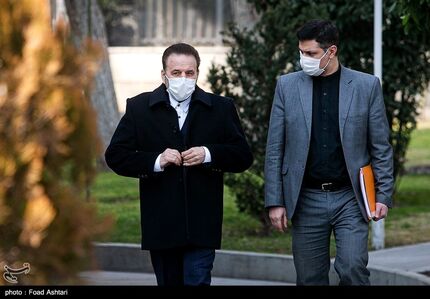  عضو هیأت رئیسه مجلس: واعظی خودش متهم به مداخله در بورس است/مجلس کوتاه نمی‌آید