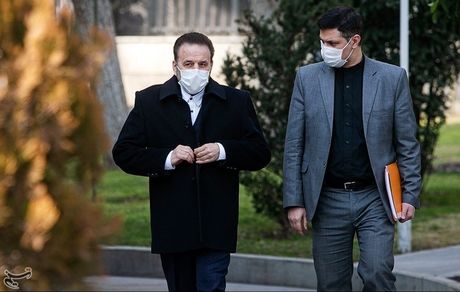  عضو هیأت رئیسه مجلس: واعظی خودش متهم به مداخله در بورس است/مجلس کوتاه نمی‌آید