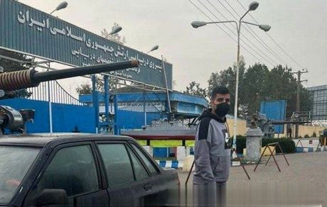 مدافع استقلال، خود را به پادگاه معرفی کرد