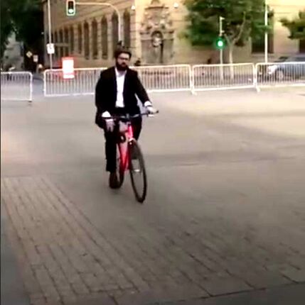 رئیس جمهور دوچرخه سوار شیلی ترند شد + ویدئو