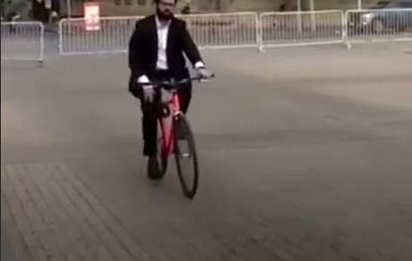 رئیس جمهور دوچرخه سوار شیلی ترند شد + ویدئو